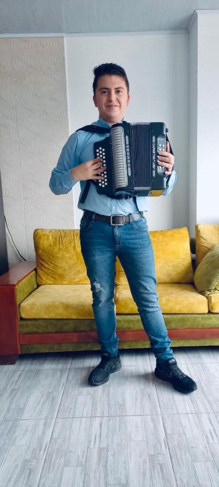 Felipe Ospina tocando acorde&oacute;n