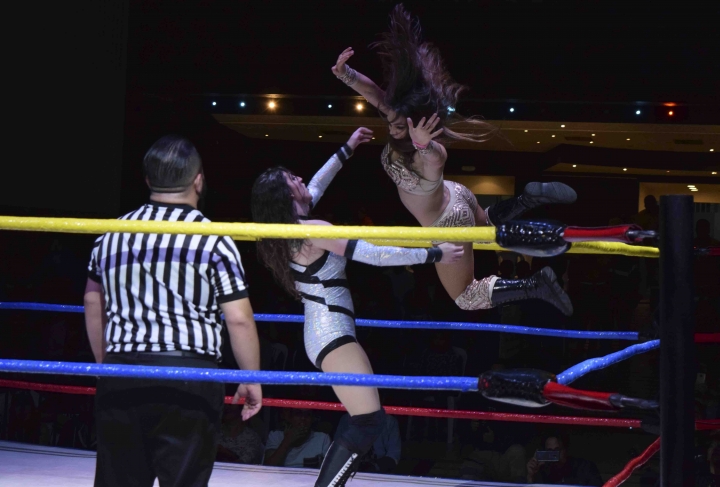 &lsquo;Solo por una noche&rsquo;: estrellas de lucha libre sobre el ring