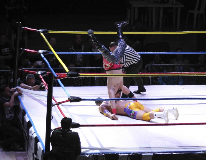 &lsquo;Solo por una noche&rsquo;: estrellas de lucha libre sobre el ring