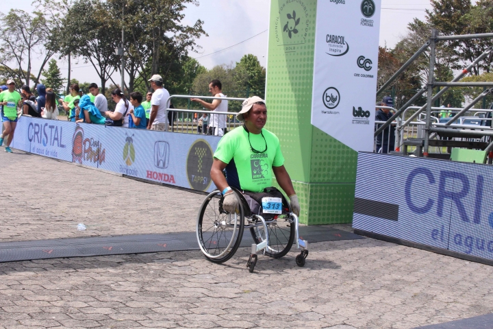 Personas en condici&oacute;n de discapacidad tambi&eacute;n participaron en la carrera