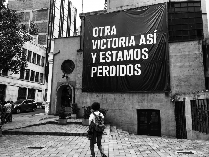 Mensaje en la Avenida Jim&eacute;nez de Bogot&aacute;
