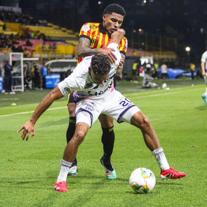 Fortaleza y Pereira empataron en Techo