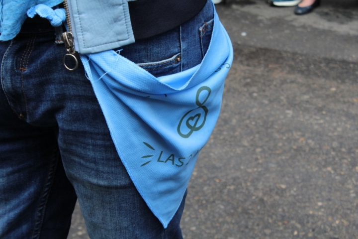 Pa&ntilde;uelos en el color representativo del colectivo provida