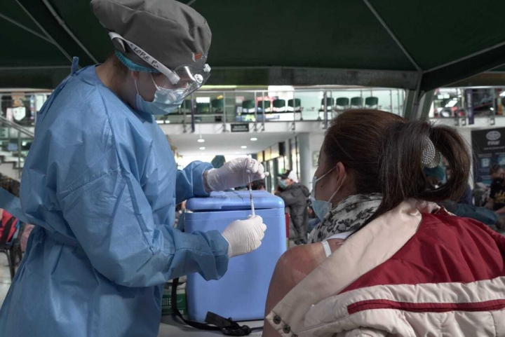 M&aacute;s de 328.000 certificados han sido descargados en 10 d&iacute;as, de acuerdo con el Ministerio de Salud. Foto: Twitter Secretar&iacute;a Distrital de Salud @SectorSalud.