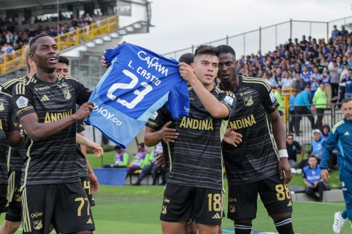 Homenaje a Leonardo Castro por la grave lesi&oacute;n que sufri&oacute;