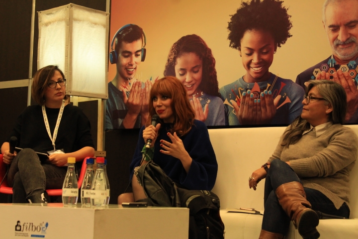 Tatiana Andrade, Paula Bonet y Sylvia Aguilar, durante la conferencia "Escribir con el cuerpo" en la Fibo 2019.