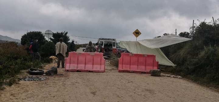 Campesinos de Sumapaz bloquearon las v&iacute;as.