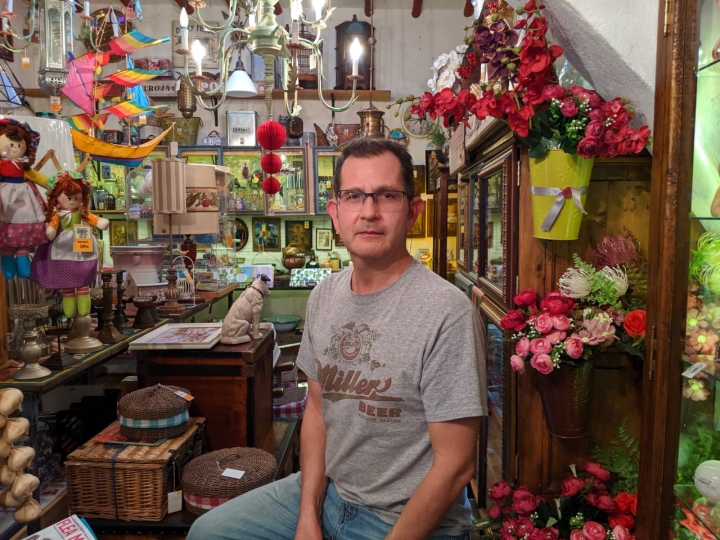 Oscar Celi en su tienda &lsquo;Bonito Bonito&rsquo;