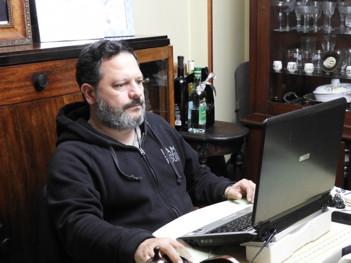 Un productor en casa nos cuenta c&oacute;mo ejercer su trabajo para el noticiero de Caracol TV