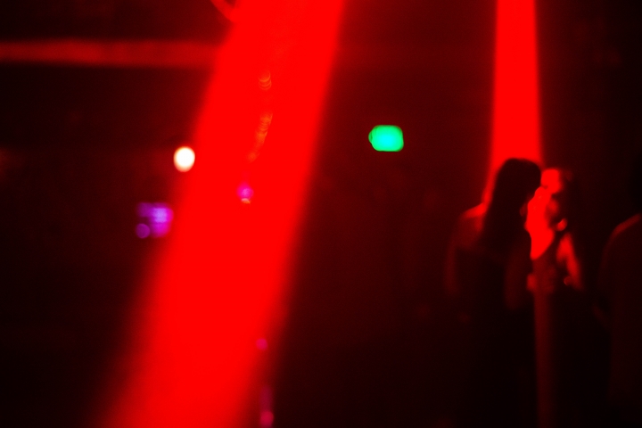 Entre l&aacute;tigos y cabinas: dos fiestas sexuales en Chapinero