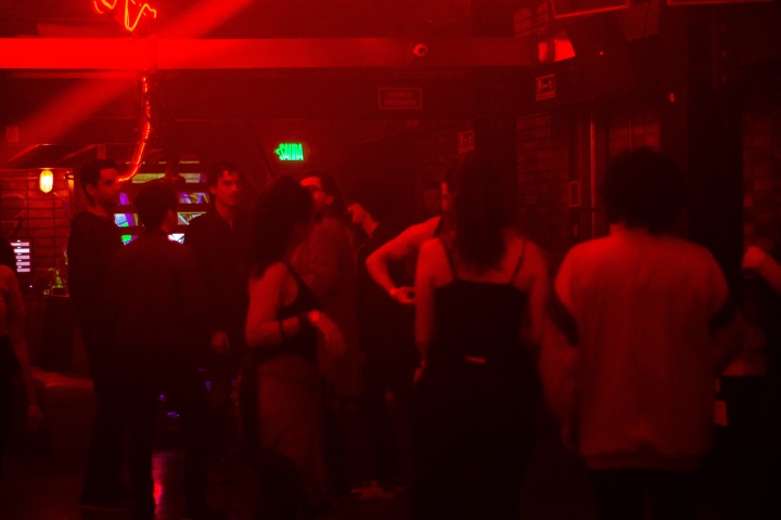 Entre l&aacute;tigos y cabinas: dos fiestas sexuales en Chapinero