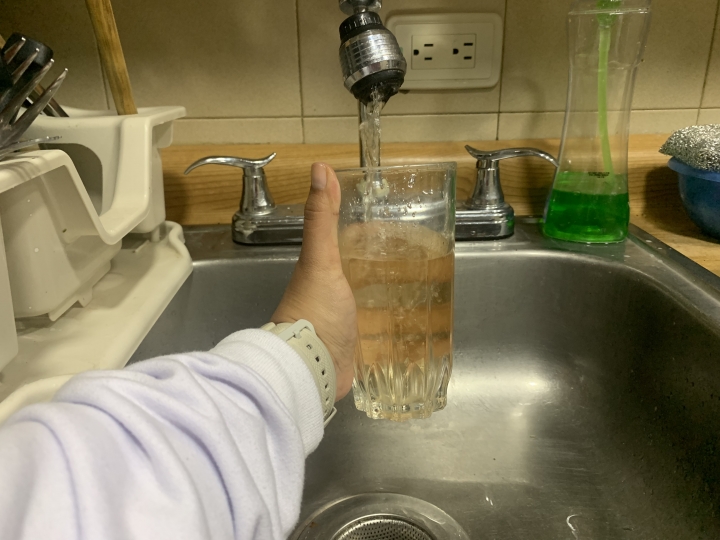 El dilema del agua amarilla en Bogot&aacute;: &iquest;Es potable o no?