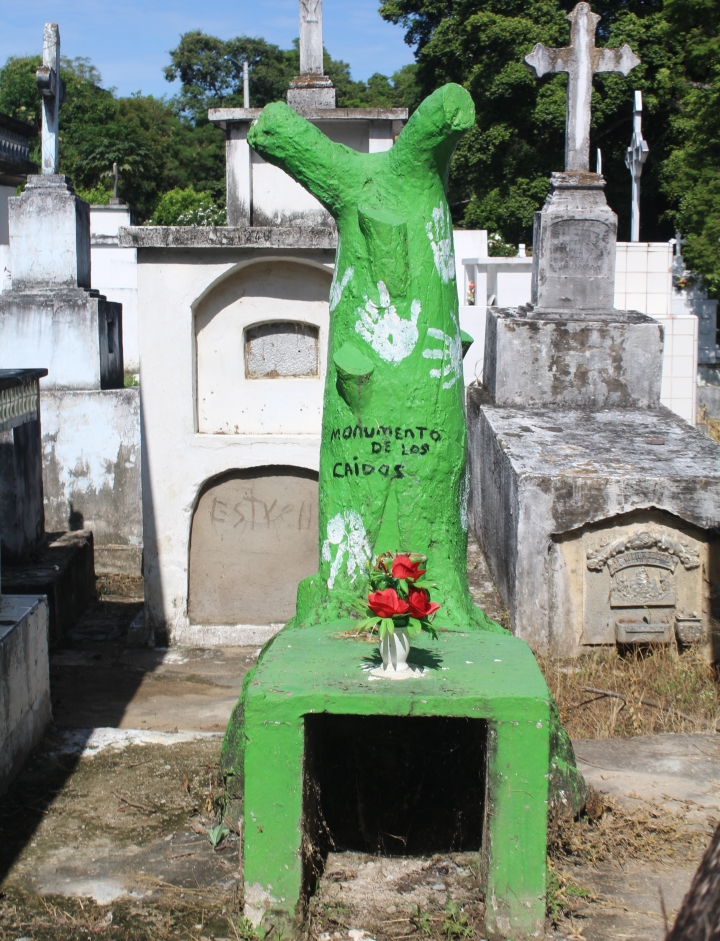 Seg&uacute;n &Eacute;dgar Medina, esta fosa cuenta con m&aacute;s de 800 huesos de &ldquo;leprosos&rdquo; que probablemente murieron bajo inhumanos tratos.