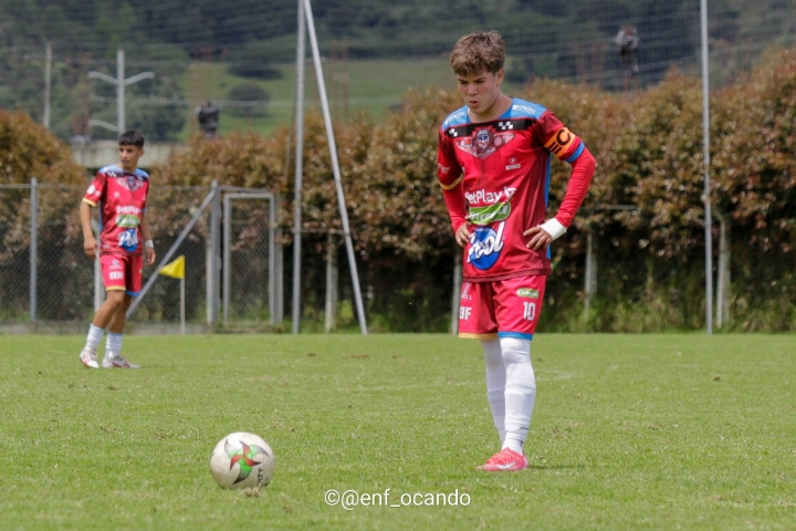 Daniel Rodr&iacute;guez cobrando un tiro libre
