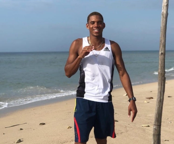 Bernardo Baloyes de vacaciones en su tierra natal Isla Fuerte, Bol&iacute;var.