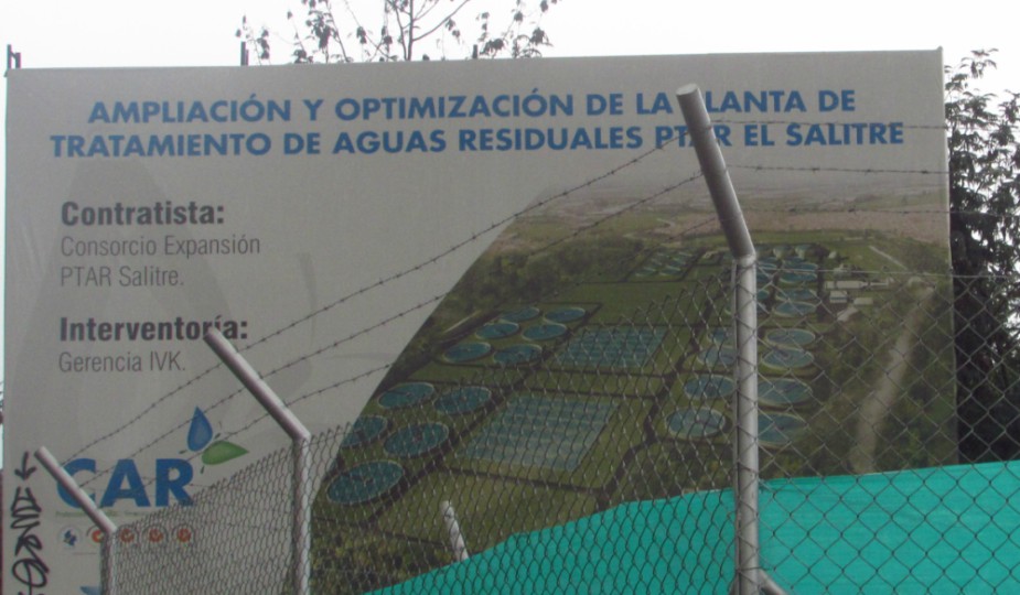 Pancarta a lana entrada de la construcci&oacute;n