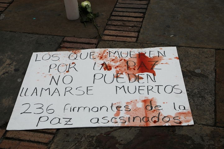Performance de mujeres de las FARC en la Plaza Sim&oacute;n Bol&iacute;var de Bogot&aacute; (2020)