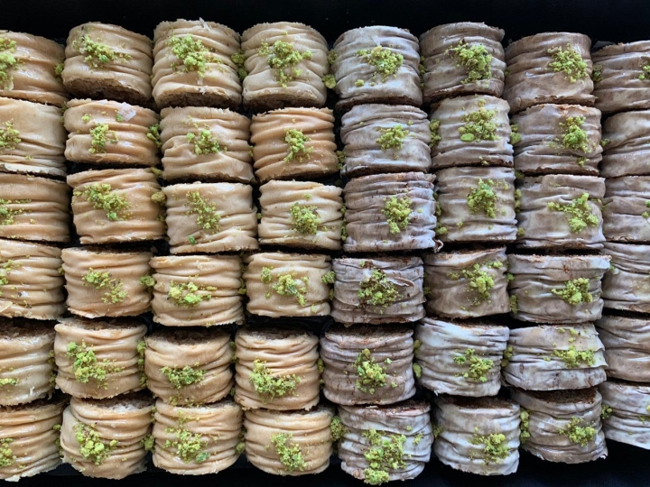 Baklava crispy de nueces y d&aacute;tiles