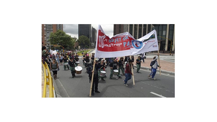 Vista de la marcha desde la carrera S&eacute;ptima con calle 26.