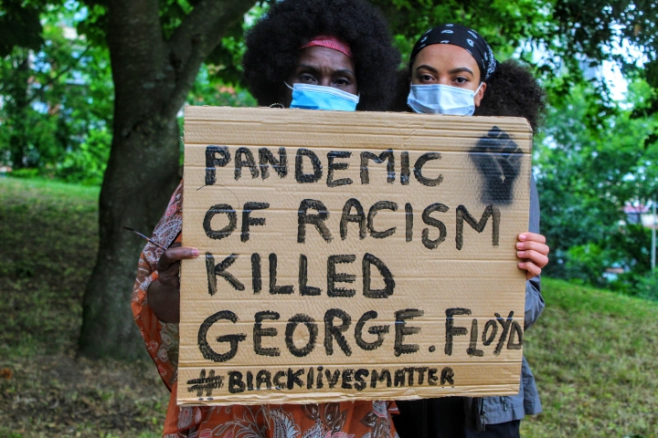 B&aacute;rbara Galligan y una de sus hijas