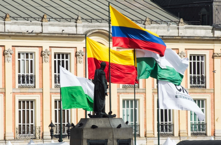 Pocos minutos antes de dar comienzo a la jornada electoral en la Plaza de Bol&iacute;var. Foto: Juli&aacute;n R&iacute;os