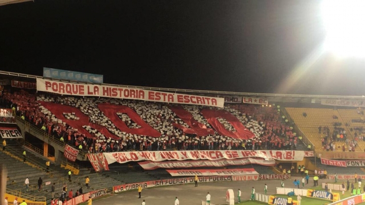 Hinchas de Santa Fe en el estadio El Camp&iacute;n