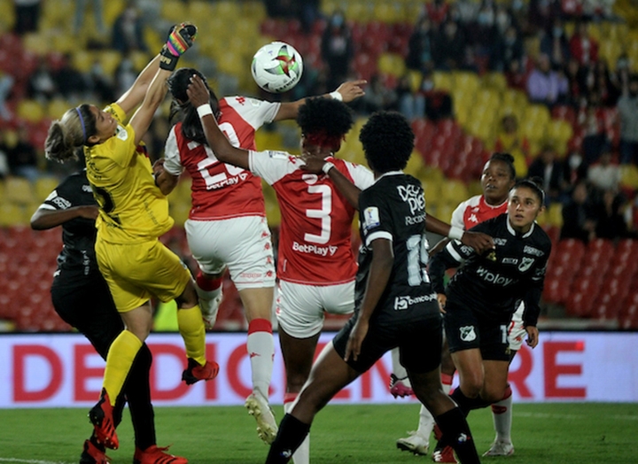 En los &uacute;ltimos cinco a&ntilde;os, el balompi&eacute; femenino colombiano ha sido un protagonista constante en torneos internacionales, en que tres equipos colombianos han disputado la final.