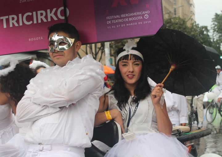 As&iacute; se vivi&oacute; el desfile inaugural del FITB 2016